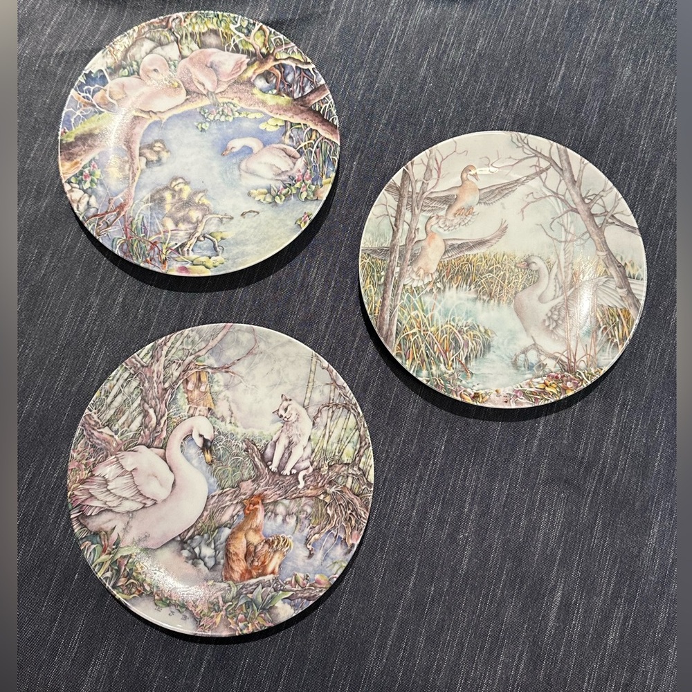 Collector Plates Swans Karen Jean Bornholt  Denmark Numbered lot of 3